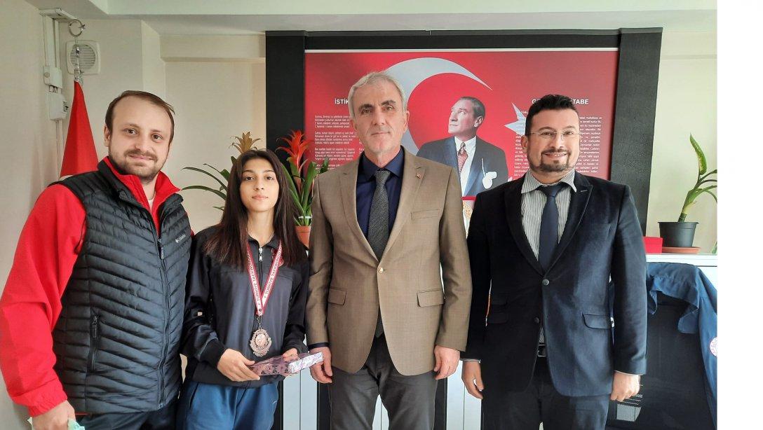 Buca Osman Bey Anadolu Lisesi  Öğrencimiz Nisanur Sarıtaç Türkiye Tekvando Şampiyonasında Türkiye Üçüncüsü