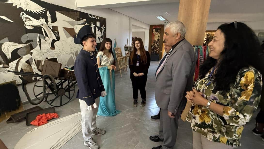 Buca'da Bilim ve Sanat Buluştu: Işılay Saygın Güzel Sanatlar Lisesi'nde Anlamlı Etkinlikler